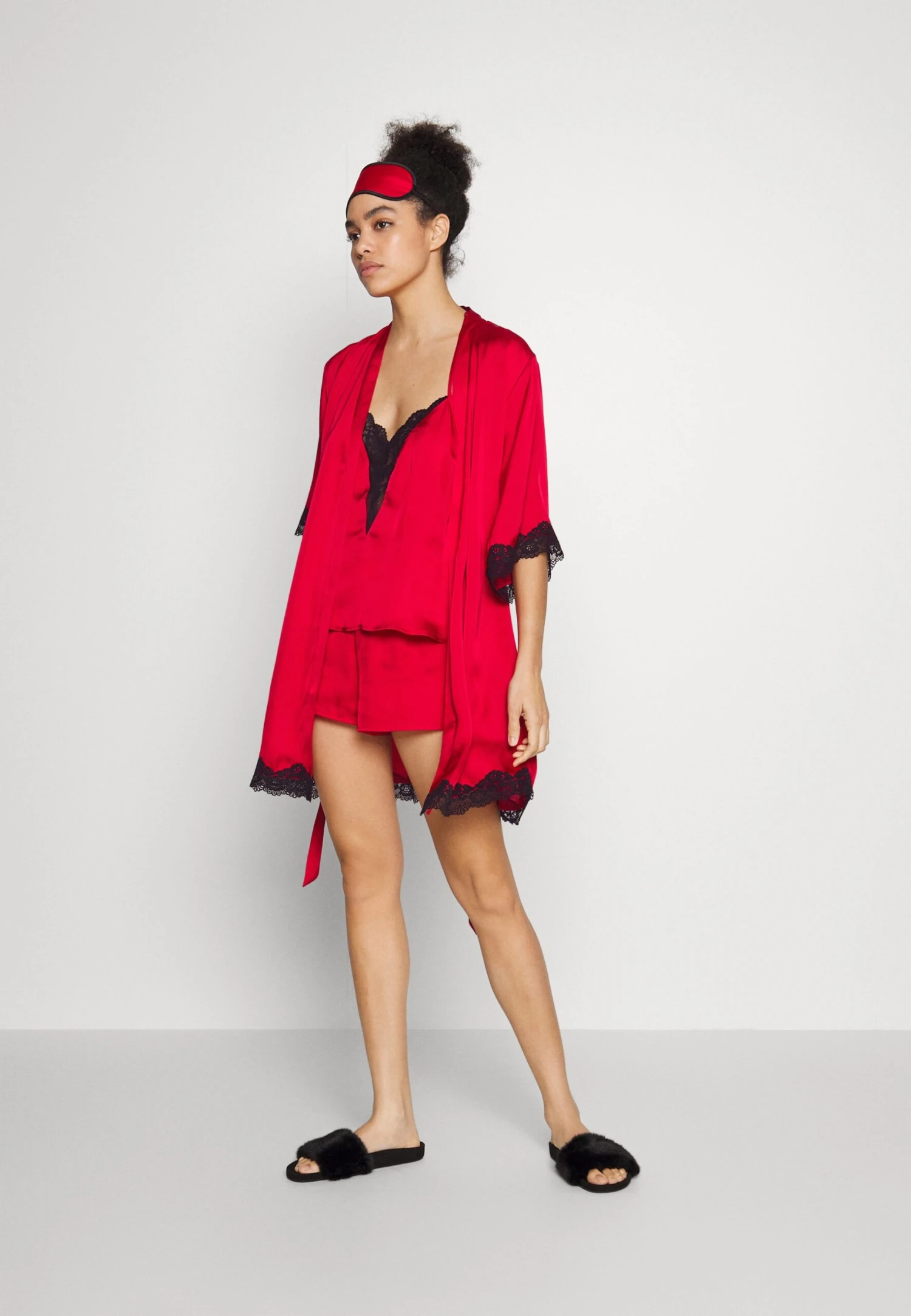 Anna Field 4 Piece Gift Set - Pyjama - Black/Red 4 Anna Field 4 Piece Gift Set - Pyjama - Black/Red – Image 2