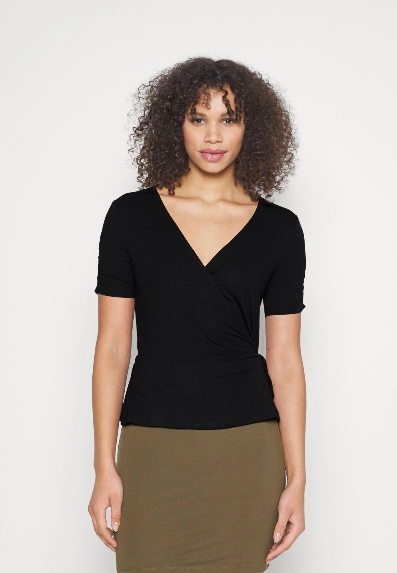 Tall Wrap Over Gathering Sleeves - T-Shirt Basique - Black 3 Tall Wrap Over Gathering Sleeves - T-Shirt Basique - Black